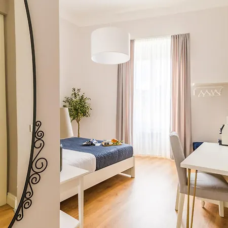 Πανσιόν L'opera & 3*